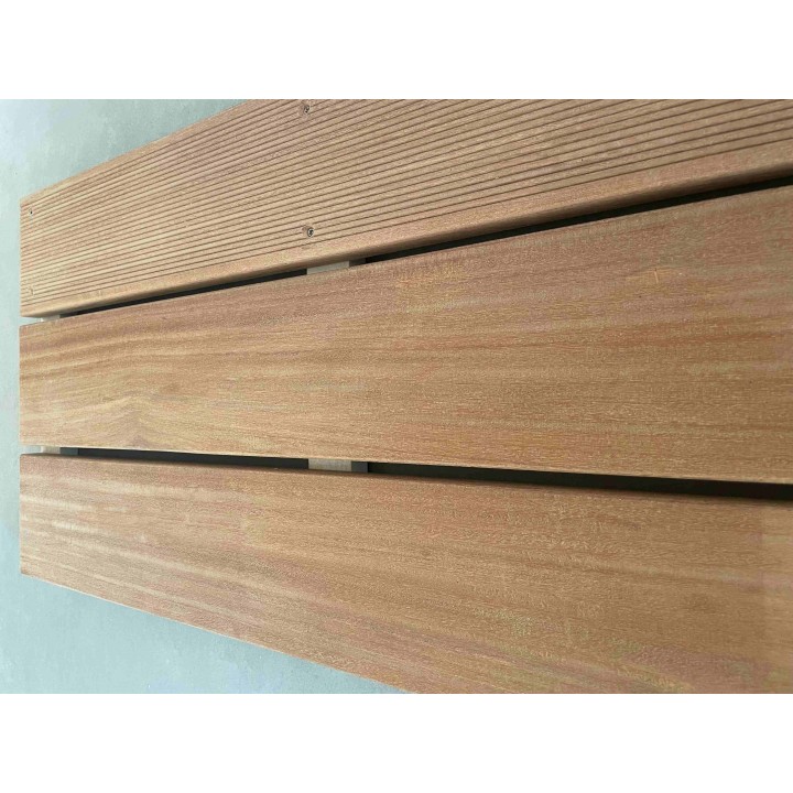 Plancher terrasse Bangkirai 25 x 145 (1 face lisse et 1 face striée)