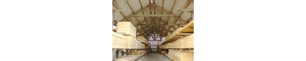 Bois de charpente: chevrons, planches, poutres, madriers, bastaings
